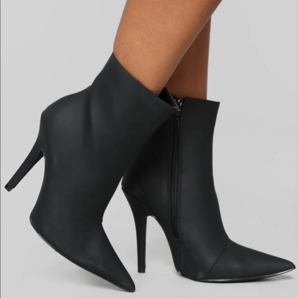 NWT Fashion Nova Boots